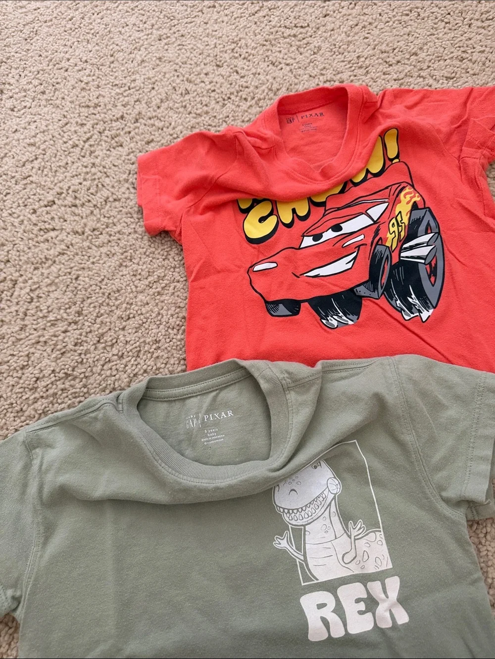 GAP bright red